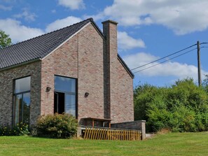 Classic House, 4 Bedrooms | Balcony - Modern Holiday Home in Somme-leuze With Garden (Somme-Leuze)