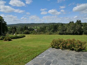 Garden - Modern Holiday Home in Somme-leuze With Garden (Somme-Leuze)
