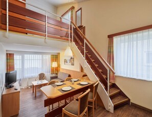 Classic House, 2 Bedrooms | Living room