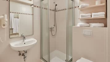 Comfort House, 2 Bedrooms | Bathroom | Shower, hair dryer