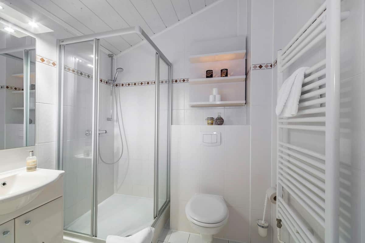 Maison Classique, 2 chambres | Salle de bain