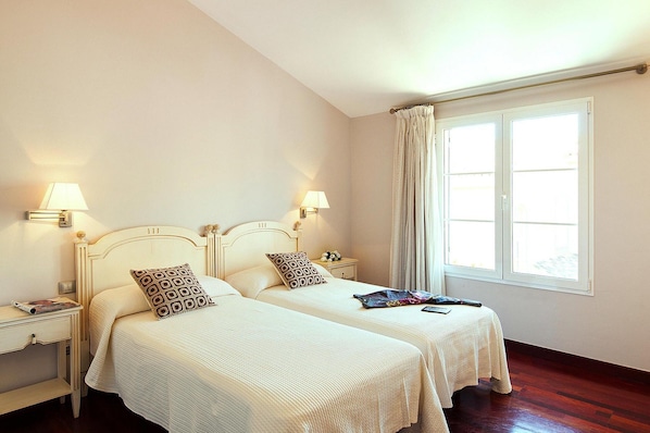 Casa clássico, 4 quartos | 4 quartos, individualmente mobiliados