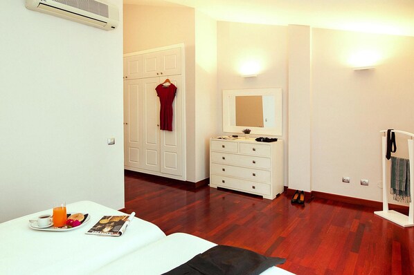 Classic House, 4 Bedrooms | 4 bedrooms, individually furnished