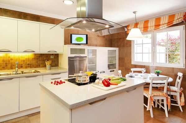 Private kitchen - Holiday Home Meloneras Hills, Meloneras (San Bartolomé de Tirajana)