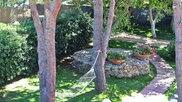 Classic House, 4 Bedrooms | Garden