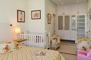 Classic House, 4 Bedrooms | 4 bedrooms, individually furnished, bed sheets