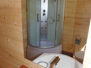 Nhà phong cách cổ điển, 2 phòng ngủ | Phòng t  ắm | Buồng tắm vòi sen 