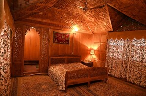 华丽双人房, 湖景 | 办公桌、笔记本电脑工作区、熨斗/熨板、免费 WiFi