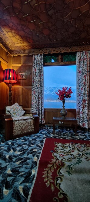 Living area - Kings Houseboats (Srinagar)