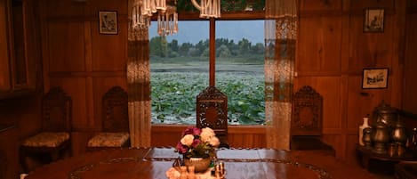 Daily cooked-to-order breakfast (INR 350 per person)