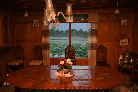 Daily cooked-to-order breakfast (INR 350 per person)