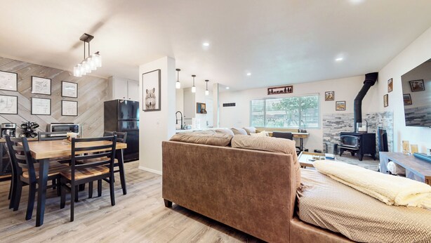 Unclassified image, 1 of 27, button - Jacksons Alpine Retreat For 4 (Mammoth Lakes)