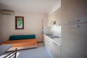 Classic Apartment, 2 Bedrooms | Living room - Residence The Garda Village in Sirmione (Sirmione)