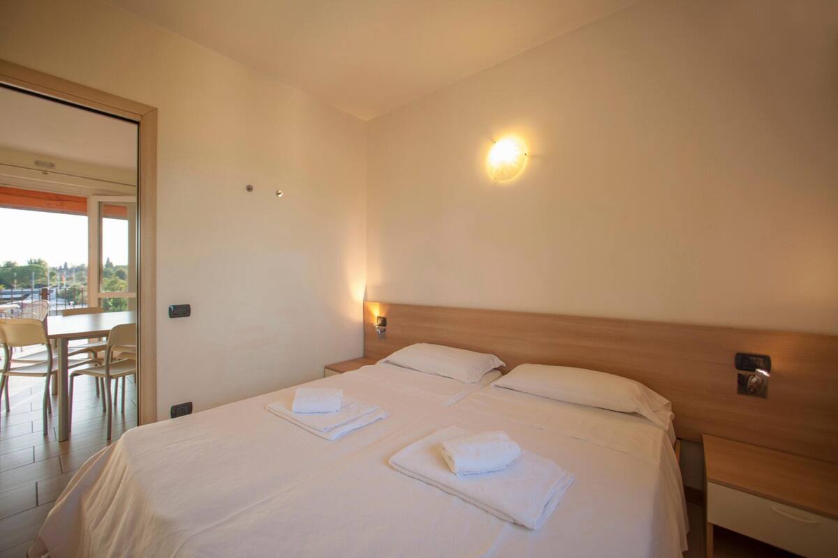 Classic Apartment, 3 Bedrooms | 13 bedrooms, individually furnished