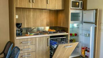 Comfort Apartment, 3 Bedrooms | Private kitchen | Fridge, microwave, dishwasher, coffee/tea maker