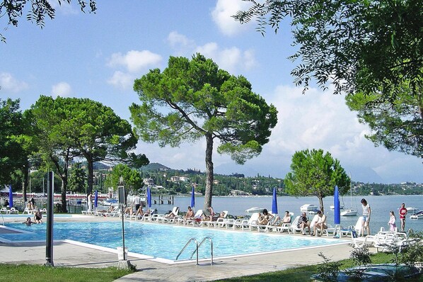 Apartamento elite, 2 quartos | Piscina | Piscina interna, piscina externa