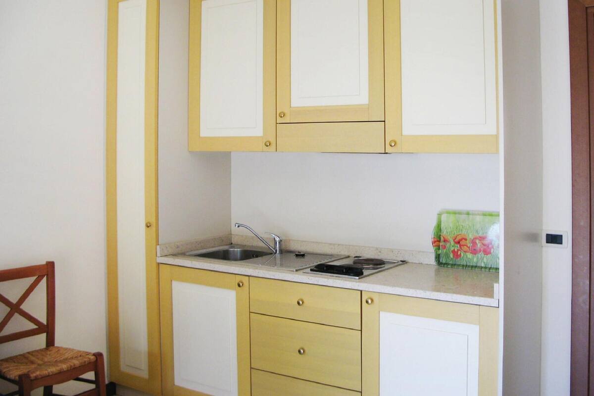 Elite Apartment, 2 Bedrooms | Private kitchen | Fridge, microwave