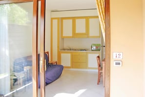 2 camere, con arredamento individuale