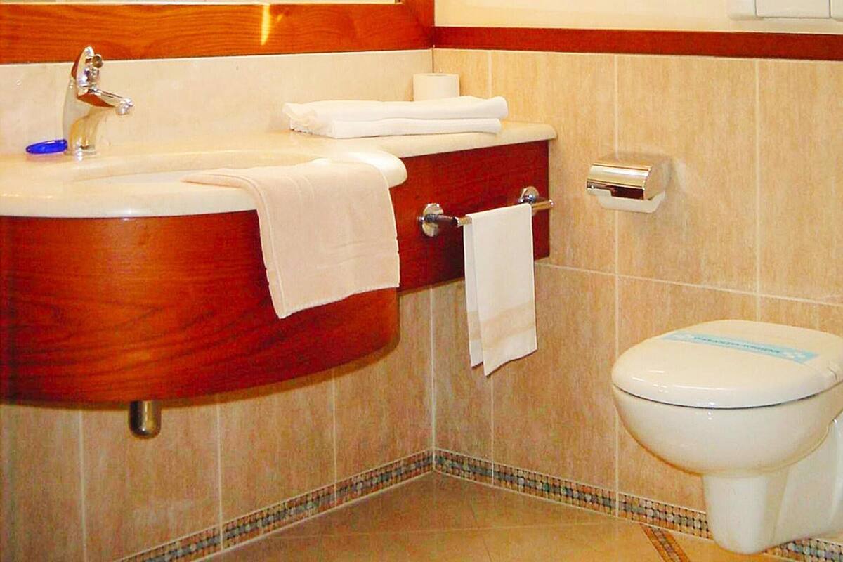 Premium Apartment, 2 Bedrooms | Bathroom | Shower, hair dryer