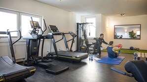 A gym with treadmills, elliptical machines, and a weightlifting area. - Holiday Resort TUI Blue, Sylt (Sylt)