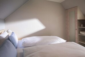 2 quartos, individualmente mobiliados