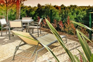 Comfort House, 2 Bedrooms | Outdoor dining - Holiday Home for Max. 4 Pers. in Castro Marim With a Shared Pool (Castro Marim)