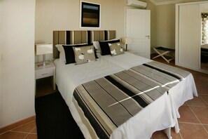 5 habitaciones, muebles diferentes y ropa de cama 