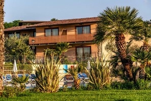Exterior - Apartment in Manerba With Barbecue (Manerba del Garda)