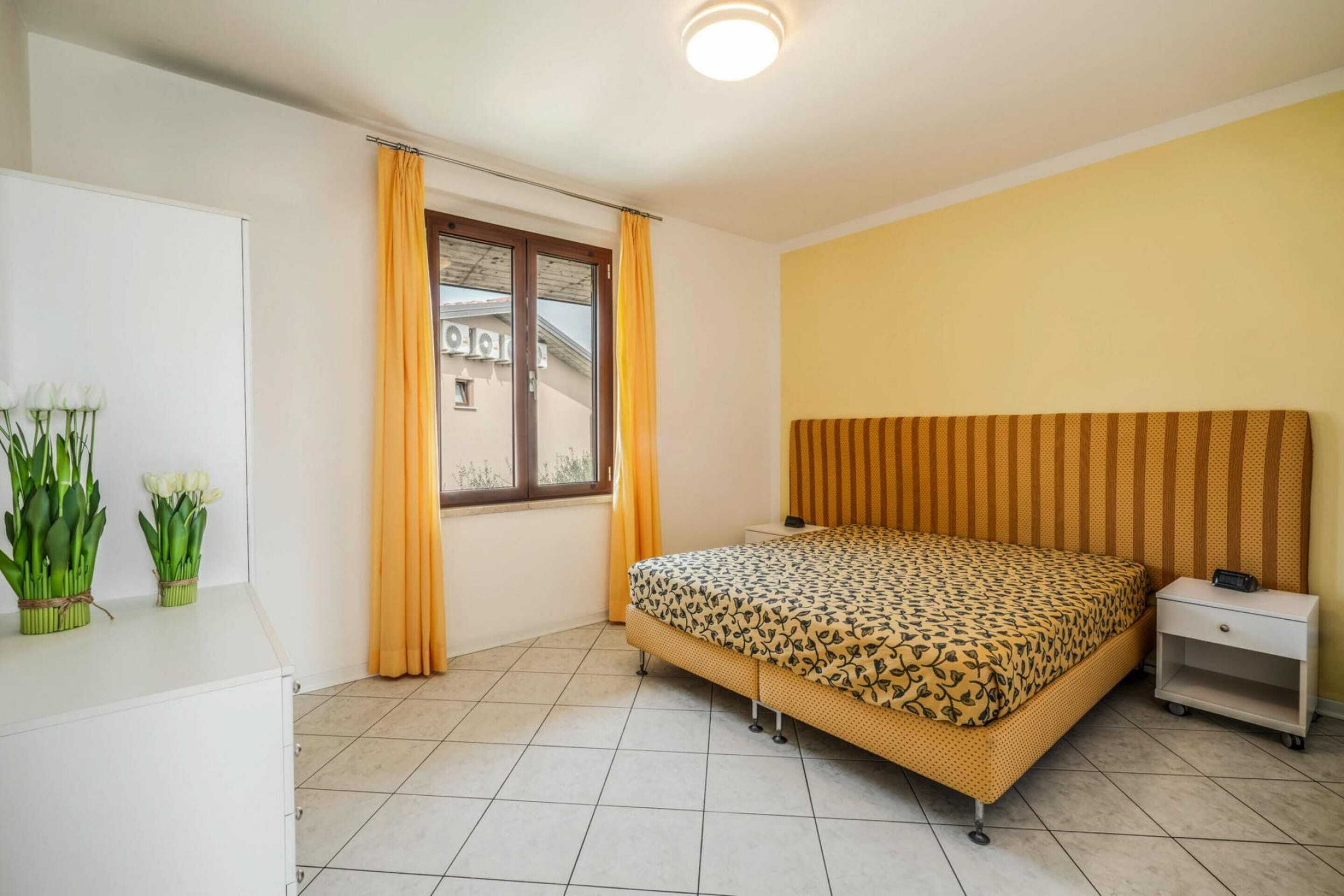5 bedrooms, individually furnished