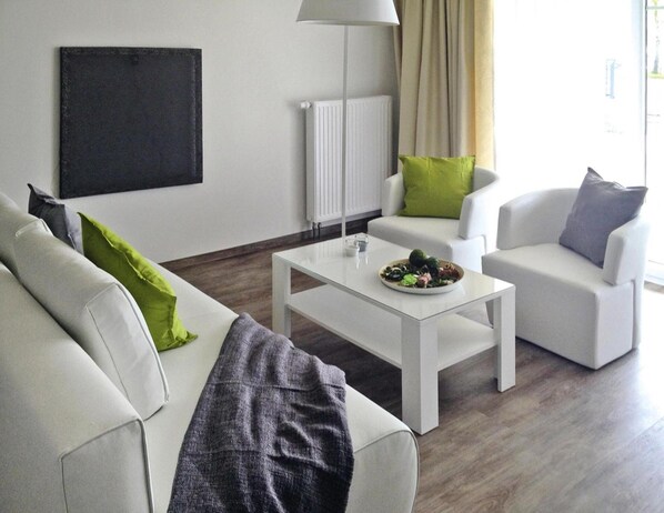 Comfort Apartment, 2 Bedrooms | Living room