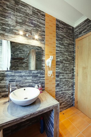 Comfort House, 2 Bedrooms | Bathroom | Shower - Semi-detached Houses, Prainha de Baixo, Pico, Azores (Sao Roque do Pico)