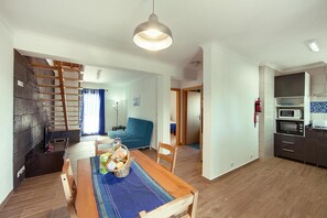 Classic House, 2 Bedrooms | Living room
