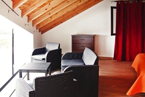 Comfort House, 2 Bedrooms | Living room