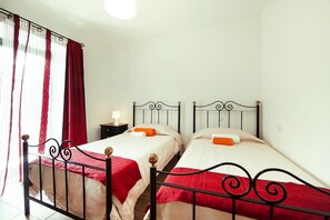 4 bedrooms, individually furnished, bed sheets - Semi-detached Houses, Prainha de Baixo, Pico, Azores (Sao Roque do Pico)