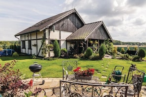 Property grounds - Comfortable Holiday Home on Lake Jamno, Podamirowo (gmina Będzino)