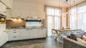Classic Bungalow, 2 Bedrooms | Living room | Fireplace