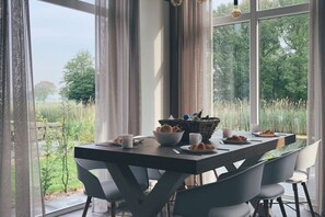 Bungalow Classique, 2 chambres | Restauration