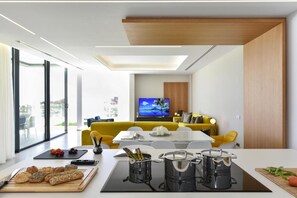 Classic House, 4 Bedrooms | Private kitchen | Fridge, microwave, oven, dishwasher