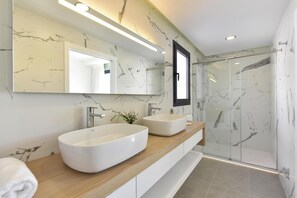 經典獨棟房屋, 4 間臥室 | 浴室 | 淋浴設備、吹風機