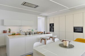 Classic House, 4 Bedrooms | Private kitchen | Fridge, microwave, oven, dishwasher