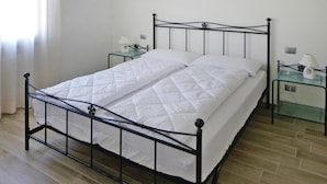 Classic Apartment, 2 Bedrooms | 2 bedrooms, individually furnished - Apartments San Rocco, Tignale (Tignale)