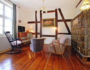 Căn hộ tiện nghi đơn giản, 1 phòng ngủ | Phòng khách | Lò sưởi 