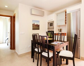Classic Mobile Home, 2 Bedrooms | Dining - Holiday Home in Maspalomas With Private Pool (San Bartolomé de Tirajana)