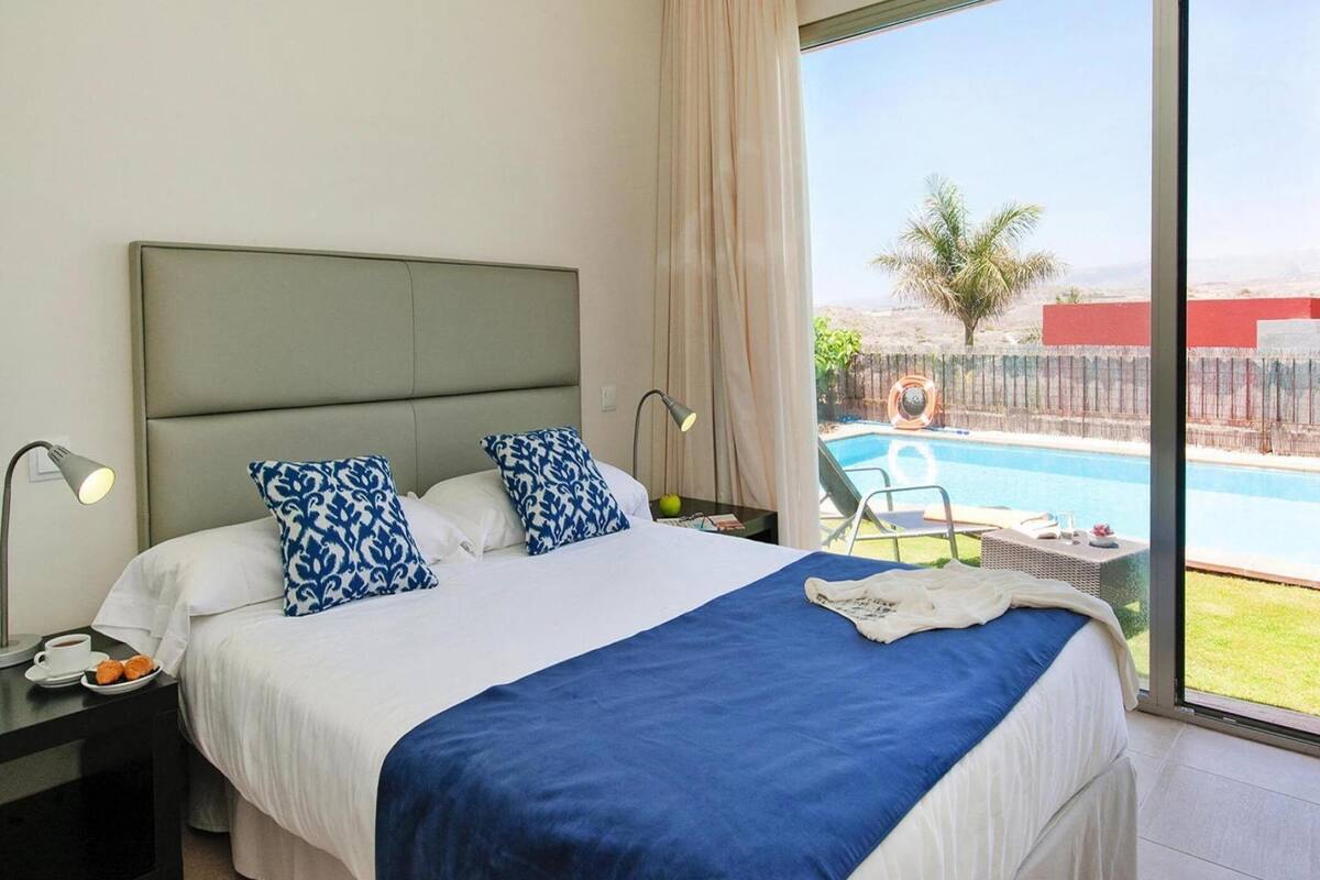 2 habitaciones, muebles diferentes y ropa de cama
