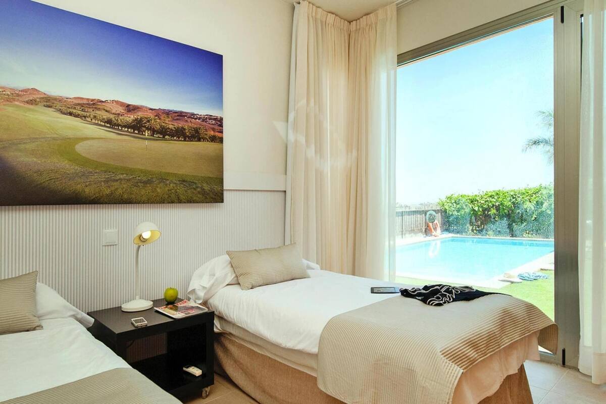 6 bedrooms, individually furnished, bed sheets