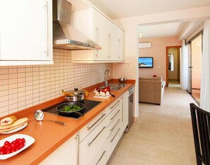 Classic Apartment, 2 Bedrooms | Private kitchen | Fridge, microwave, oven, stovetop - Holiday Home in Maspalomas With Private Pool (San Bartolomé de Tirajana)