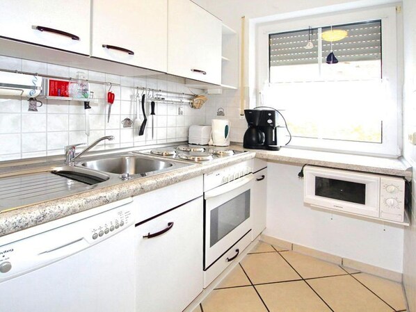 Fridge, microwave, oven, dishwasher