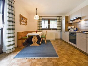 Fridge, oven, stovetop, coffee/tea maker