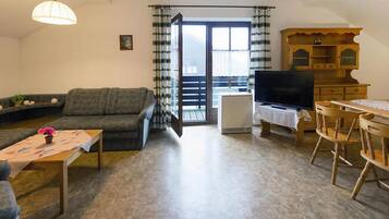 Comfort Apartment, 3 Bedrooms | Living room