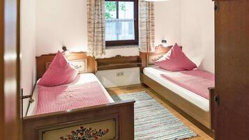 Comfort Apartment, 3 Bedrooms | 7 bedrooms, bed sheets